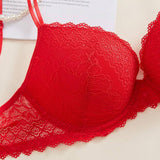 Elegantní push-up podprsenka z krajky s dvojitými ramínky