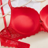 Elegantní push-up podprsenka z krajky s dvojitými ramínky