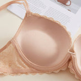 Elegantní push-up podprsenka z krajky s dvojitými ramínky