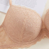 Elegantní push-up podprsenka z krajky s dvojitými ramínky