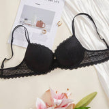 Elegantní push-up podprsenka z krajky s dvojitými ramínky